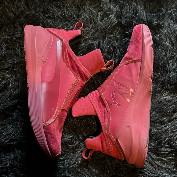 PUMA Fierce Velvet Cordovan sz 6.5 - Picture 1 of 5